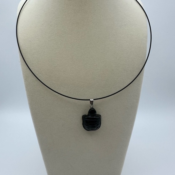 Obsidian turtle carving pendant on wire choker with silver hardware - Picture 5 of 8
